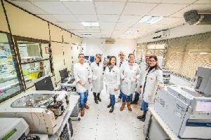 Laboratorio y equipo de Alhóndiga La Unión. 