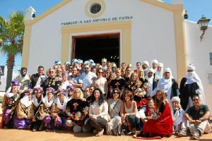 Foto en grupo fruto del hermanamiento entre los municipios de Carboneras y Ayamonte (Huelva). 