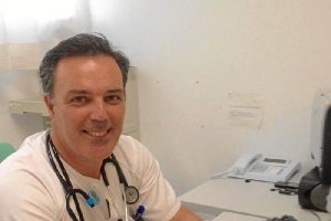 Francisco Llave en su consulta. 