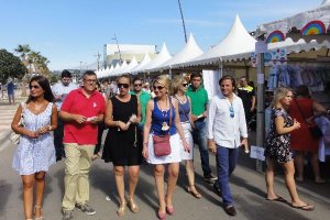 Los representantes del ayuntamiento visitan el mercado