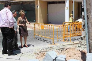 Cabrera visita las obras en la calle Romanilla