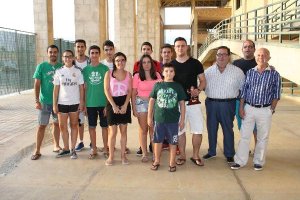 José Juan Rubí con los responsables del Club Roquetas