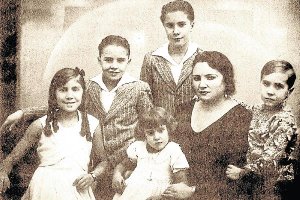 Gracia Lucas junto a sus cinco hijos dominguines