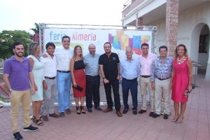 El pregonero de la Feria, Agustín Sánchez Garren, con el alcalde, concejales, presidente de Diputación y el diputado Juan José Matarí.