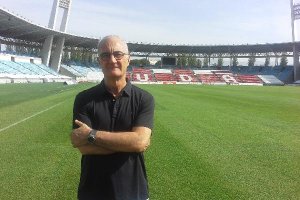 El doctor Ripoll, en el Estadio de los Juegos Mediterráneos.