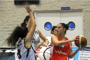 Sandra Molero seguirá luciendo el color rojillo.