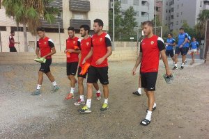 Llegando los futbolistas.