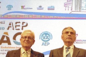 Juan López recoge su premio en Bilbao.