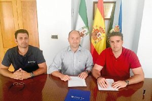 Firma del último convenio en Viator.