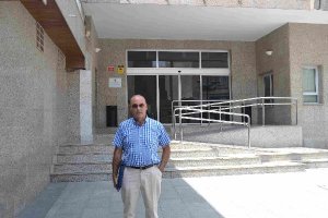 José Santiago, ayer, a las puertas del Ayuntamiento.