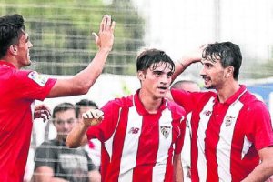 Juan Muñoz, a la derecha, seguirá con el primer equipo.