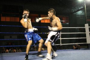 Combate de boxeo.