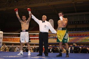 Rayito, a la izquierda, en su debut en Roquetas.