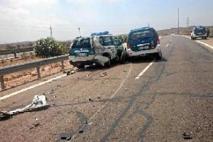 Accidente entre los coches de la Guardia Civil