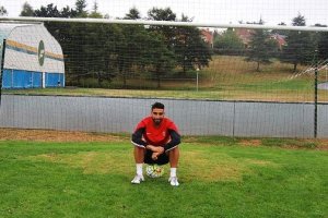 Chuli en la portería del campo de La Fresneda.