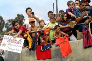 Los seguidores recibieron al barça con ilusión.