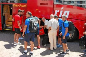 Sergi pilota el autobús de la ilusión.