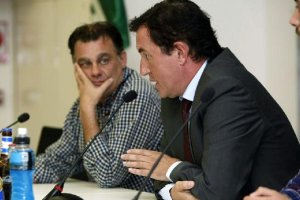 Juan Anguix presentó su dimisión.