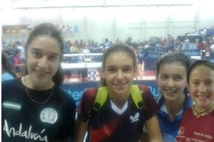 Ana Vértiz junto a compañeras de su equipo Hujase TM.