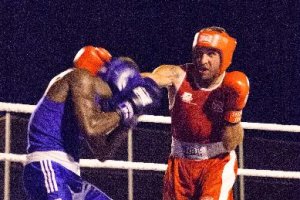 Boxeadores del club almeriense en un combate.