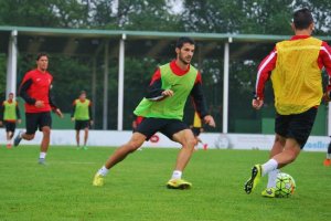 El Almería entrenó centrado en la posesión de balón.