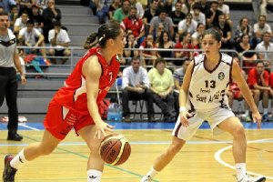 Llega la primera renovación en el C. B. Almería.