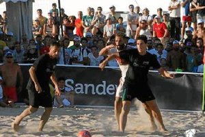 Almería deja su sello de calidad en Cádiz.