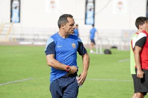 Sergi con su lista de jugadores en el bolsillo.