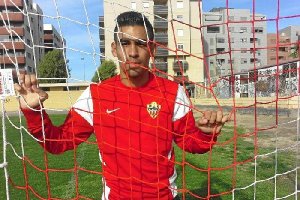 Dani Romera tiene la cabeza llena de goles para el Almería.