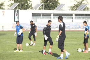 Ángel Férez trabaja con tres porteros.