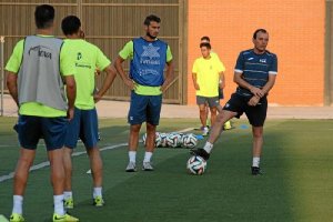 El nuevo jugador celeste ya trabaja con sus compañeros.