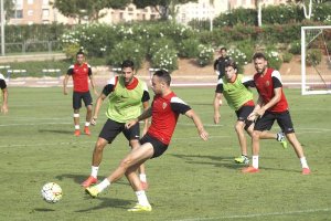 Iván Sánchez en una acción del partidillo.