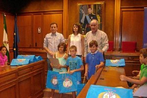 Martín Doblado con la diputada Ángeles Martínez y Pedro López Galdeano.