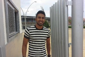 Mauro Dos Santos seguirá en Primera.