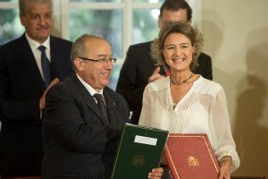 García Tejerina firma programa hispano-argelino.