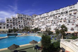 Exterior del Hotel Apartamentos Bahía Serena en Roquetas de Mar.