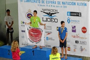 Miguel Guerrero en el podio con la medalla de bronce