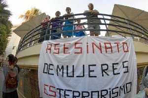 Concentración contra la violencia de género en el mirador de la Rambla de Almería.