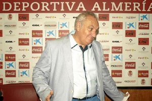 Alfonso García quiere que sientas los colores del Almería.