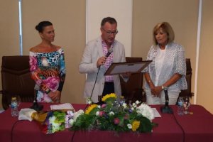 El alcalde y la concejala en el acto homenaje a Amate