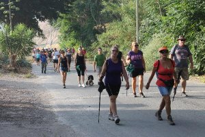 Participantes en la actividad durante el recorrido.