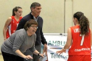 La entrenadora junto a Paco Rueda la pasada temporada.
