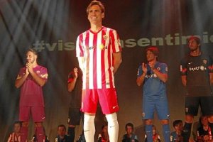 El capitán Corona luciendo la rojiblanca.