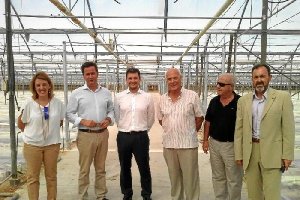 Empresa e instituciones en un invernadero con gas natural