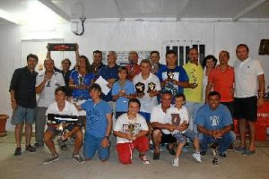 Los premiados con sus trofeos.