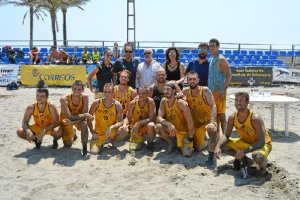 La concejala María Vázquez bajó a la arena para distinguir a los mejores.