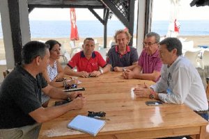 El socialista PérezNavas estuvo presente durante la reunión. 