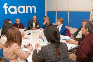 Imagen de una reunión de la FAAM. 