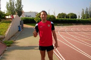 Quique González ya pelea su lugar en el Almería.