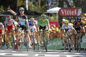 Mark Cavendish se impone a André Greipel y Peter Sagan en la séptima etapa
